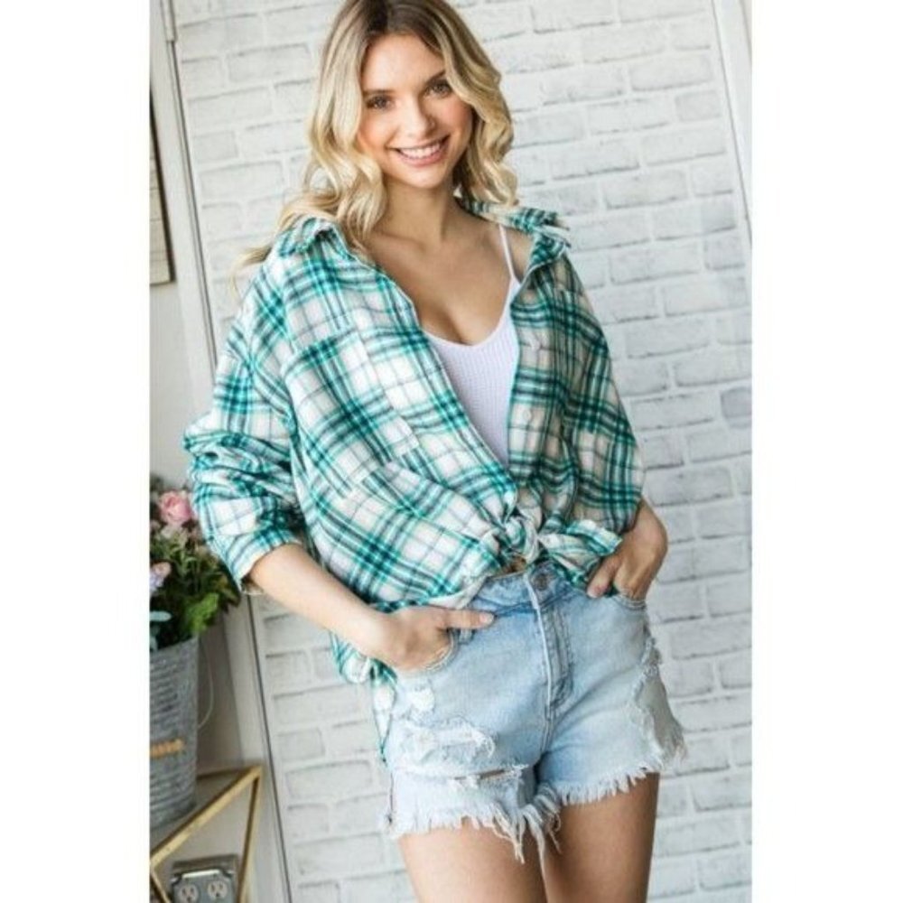 VEVERET Plaid Button Down Long Sleeve Raw Hem Shacket Shirt S.M.L NWT - Picture 3 of 16
